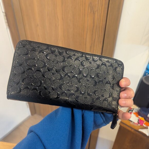 New Coach Accordion Zip Wallet w/ Signature Black Leather w/ Gold Tone Hardware - Picture 10 of 10